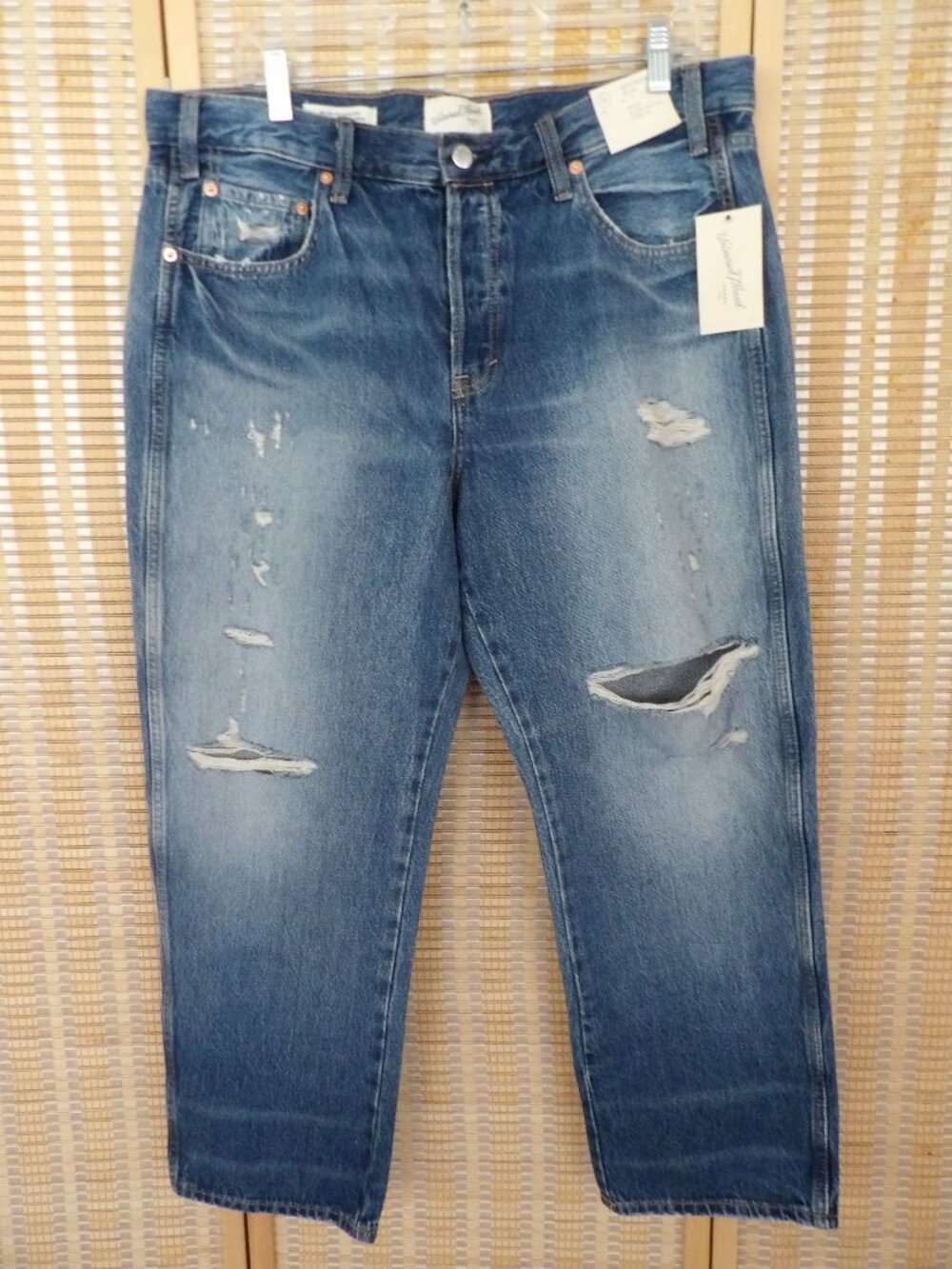 NWT Women's Universal Thread Size 12 Mid-Rise Relaxed Fit Boyfriend Distressed